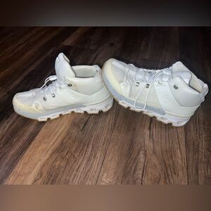 Women’s Size 10 On Running On Cloud Cloudtrax Undyed Water Repellant Boot.